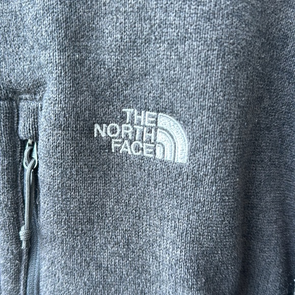 The North Face Zip Up Men’s sweater - Picture 4 of 9